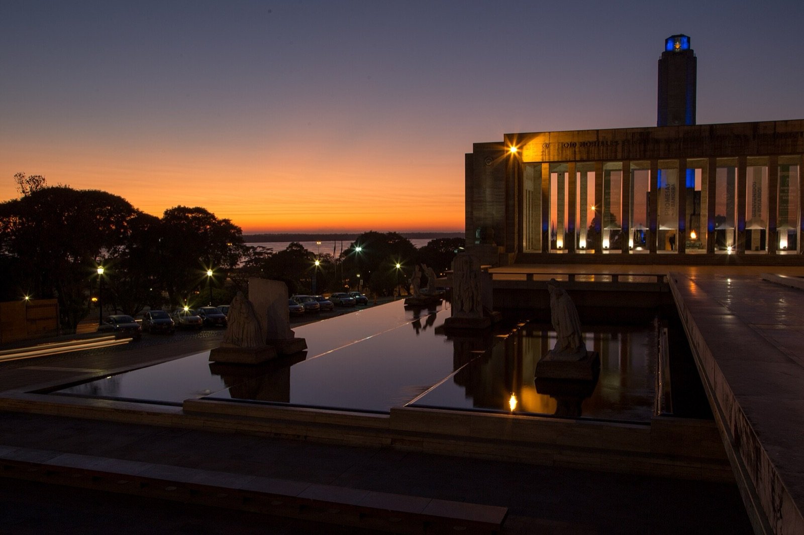 Monumento Nacional a la Bandera, Rosario, al atardecer